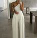 Women's Clothing the same style as the Internet celebrity, simple and sexy one-shoulder asymmetrical jumpsuit_ecoleips.com