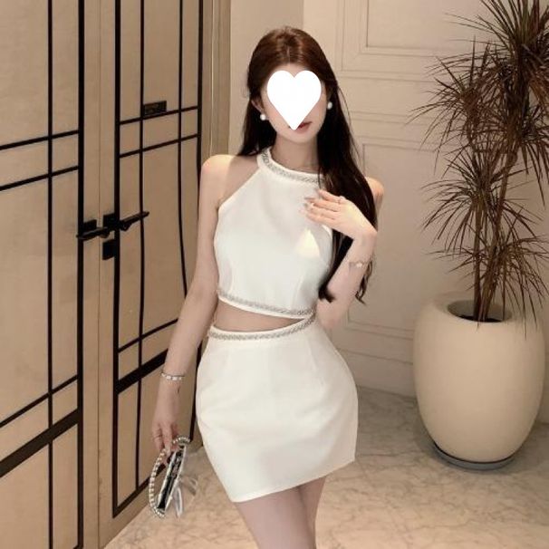 Korean Version Little Elegant Halter Neck Off-Shoulder Heavy Embellished Top + High Waist Versatile Skirt_ecoleips.com