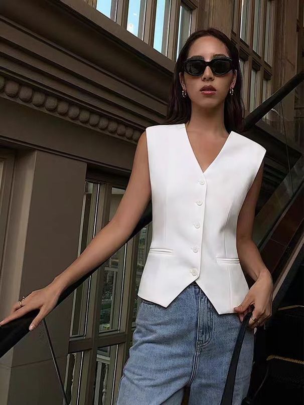 Vintage V-Neck Sleeveless Vest Women's Black Waist-Cinching Layering Top – Streetwear Chic, Summer Staple_ecoleips.com