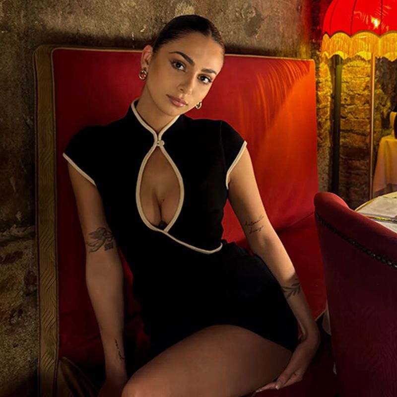 Elegant Slim Fit Sleeveless Mini Dress For Women Sexy Cutout At Chest Contrasting Color Trim New Clothing_ecoleips.com
