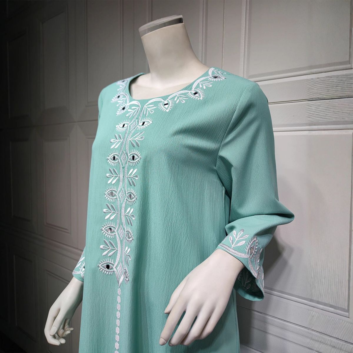 Elegant Long Sleeve Embroidered Loose Fit Arabic Dress For Women - Light Blue, Comfortable & Stylish Middle Eastern Fashion_ecoleips.com