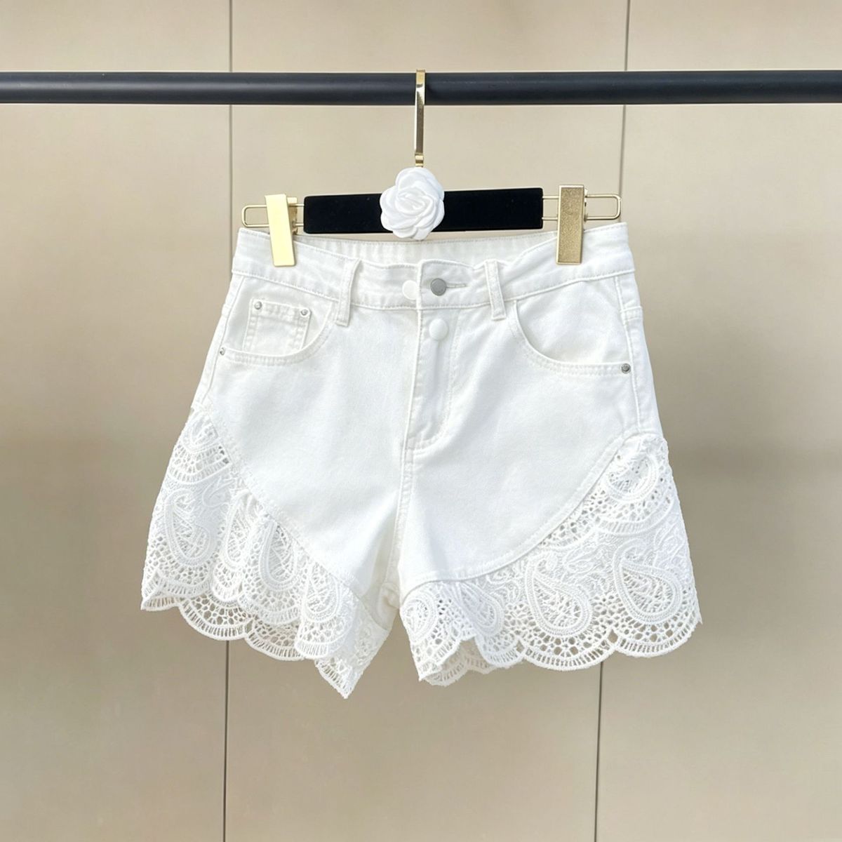 High Waist Denim Shorts With Lace Trim - Flattering Summer Fashion Shorts For Women, Versatile Styling Options_ecoleips.com