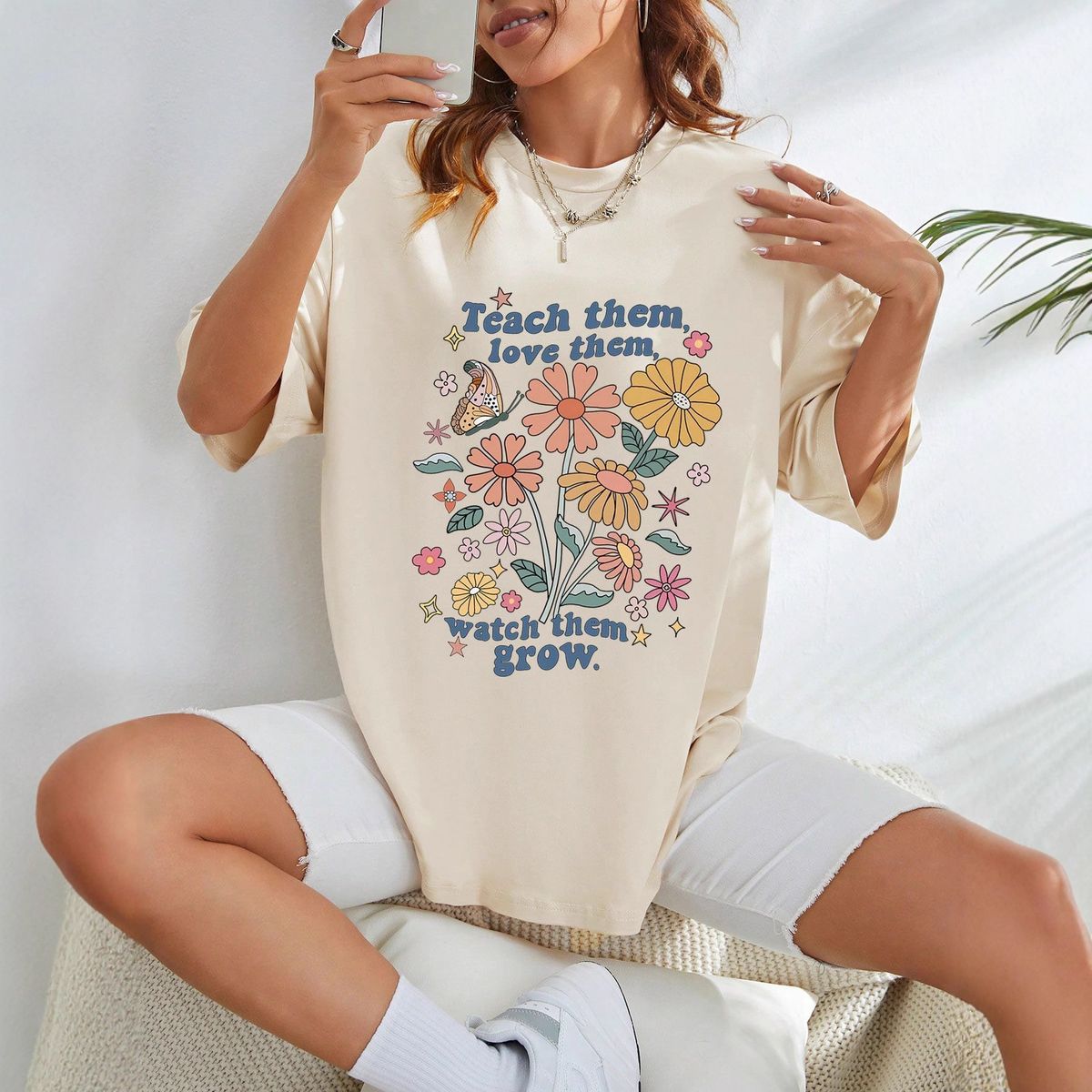 This Loose-Fitting T-Shirt Features A Fresh Summer Floral Print And Comes With A Label. It Can Be Sold Directly Through_ecoleips.com