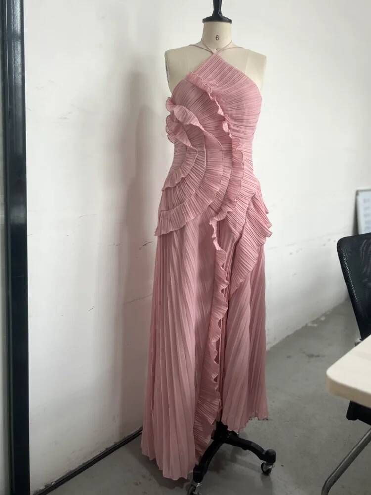 Chic Pleated Halter Neck Long Vacation Dress High Quality Purple Strapless Lotus Edge Maxi Dress New Lady Vacation Gowns TMH8_ecoleips.com