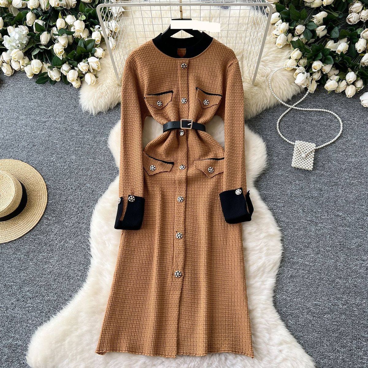 "Elegant Long Sleeve Maxi Dress With Metallic Buttons – Slim Waist & Side Slit For Timeless Sophistication"_ecoleips.com