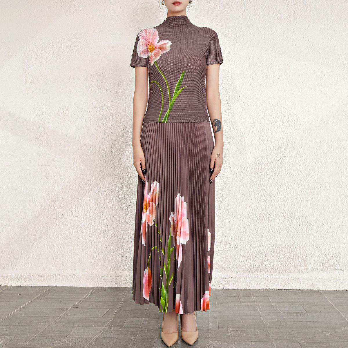 Women's Fashionable High-End Pleated Slim Skirt Two Piece Suit Casual Summer French Style Set Reducing Age_ecoleips.com