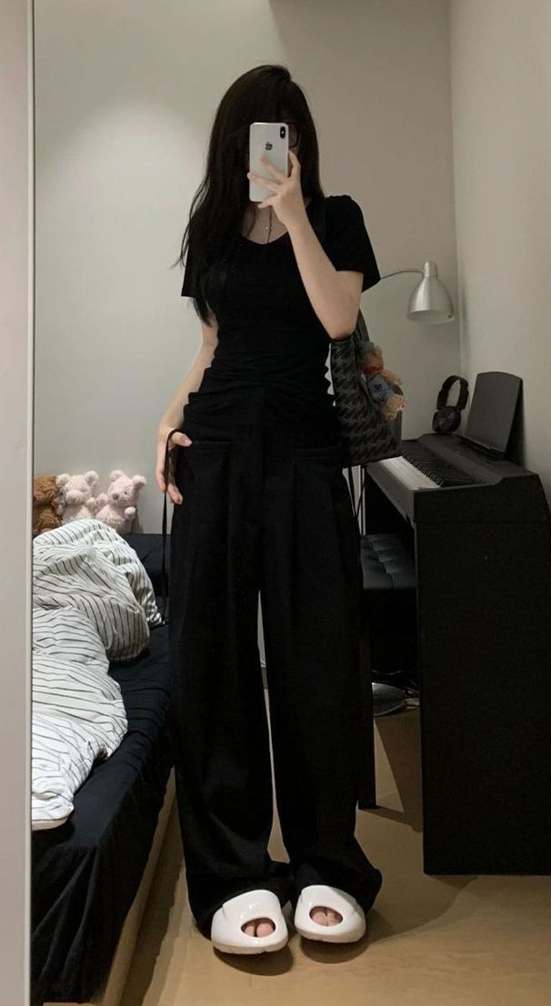 Popular Deep V-neck Front Shoulder Foreign Style Short-sleeved Summer 2026 Korean Version Of Basic Slim And Thin Premium Ice Silk Top_ecoleips.com
