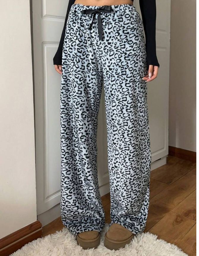 Fashionable Leopard Print Flannel Wide-Leg Pants For Women - Soft Polyester High-Waisted Lounge Trousers With Elastic Waistband_ecoleips.com