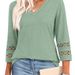Loose-Fitting V-Neck Knit Sweater With 7/10 Sleeves, Casual Top Featuring A Perforated Design_ecoleips.com