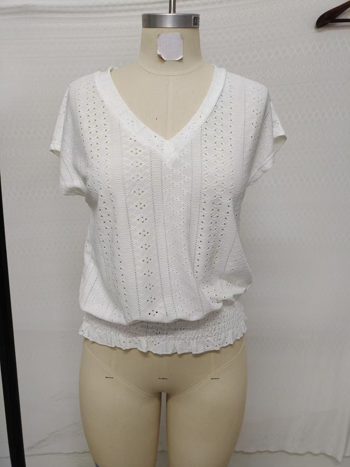 K New V-neck Hollowed Out Short Sleeved T-shirt, Fashionable Casual Top For Women_ecoleips.com