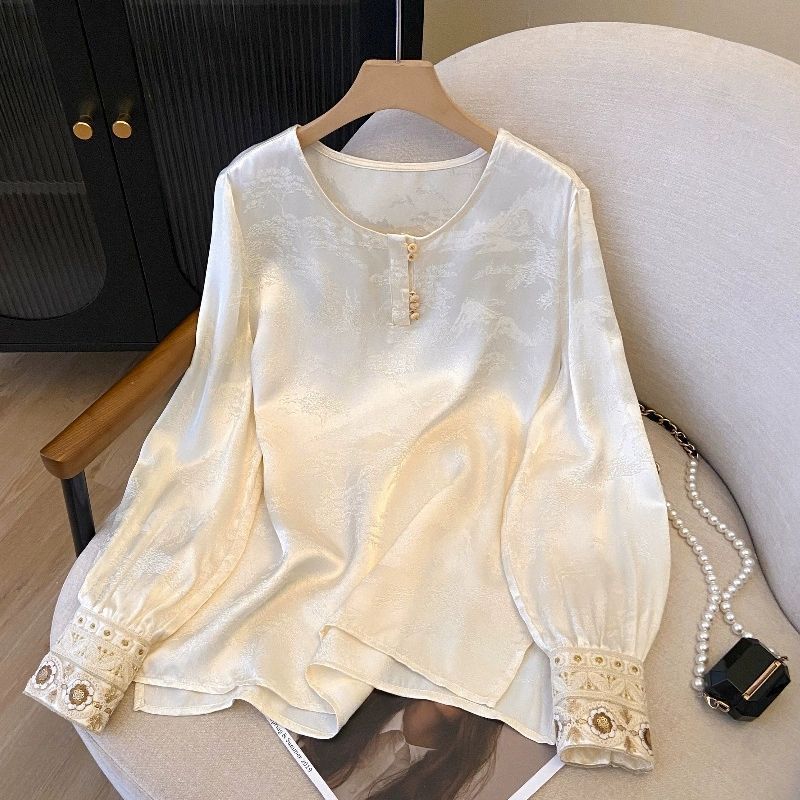 A Traditional Chinese-Style Undershirt, A Pullover Shirt With Long Sleeves And Embroidery Details; A Women's Spring/Summ_ecoleips.com