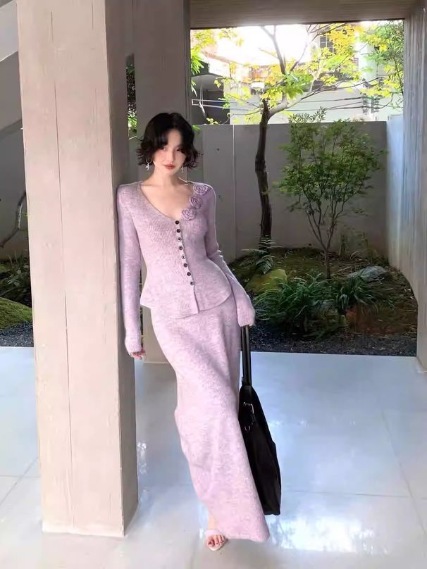 Jiuwu Hong Kong Style Retro 2025 Autumn/Winter New Three-Dimensional Floral Knit Top + Long Skirt Two-Piece Set_ecoleips.com