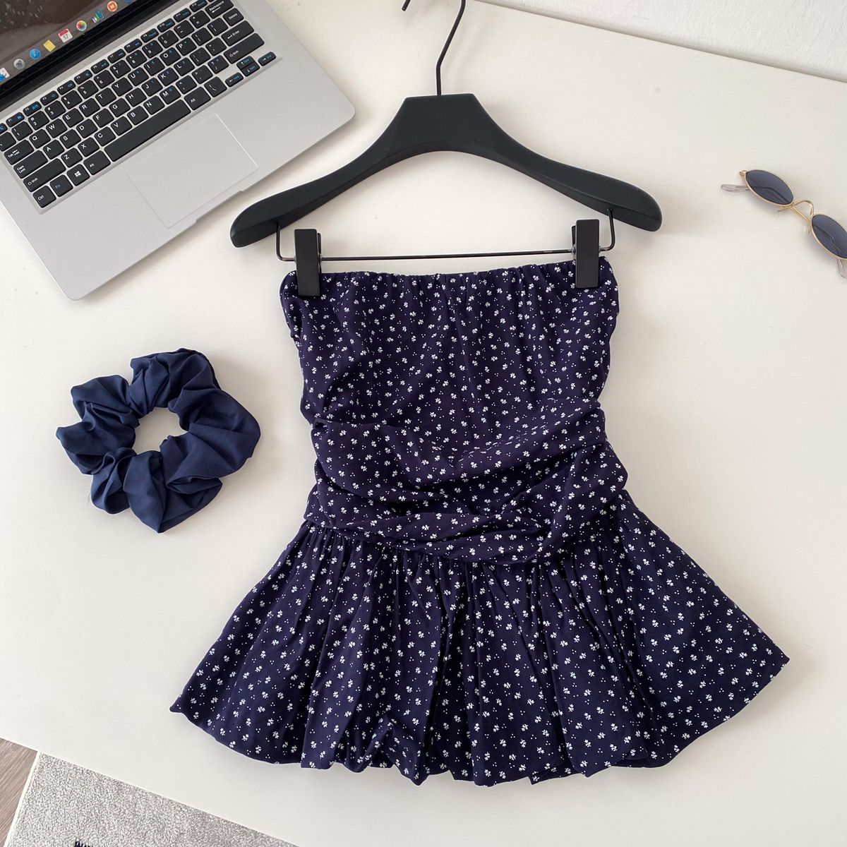 Strapless Floral Camisole for Women Pure Alluring Design Slim Fit Ruffled Hem Hair Tie Included Commuter Style Top_ecoleips.com