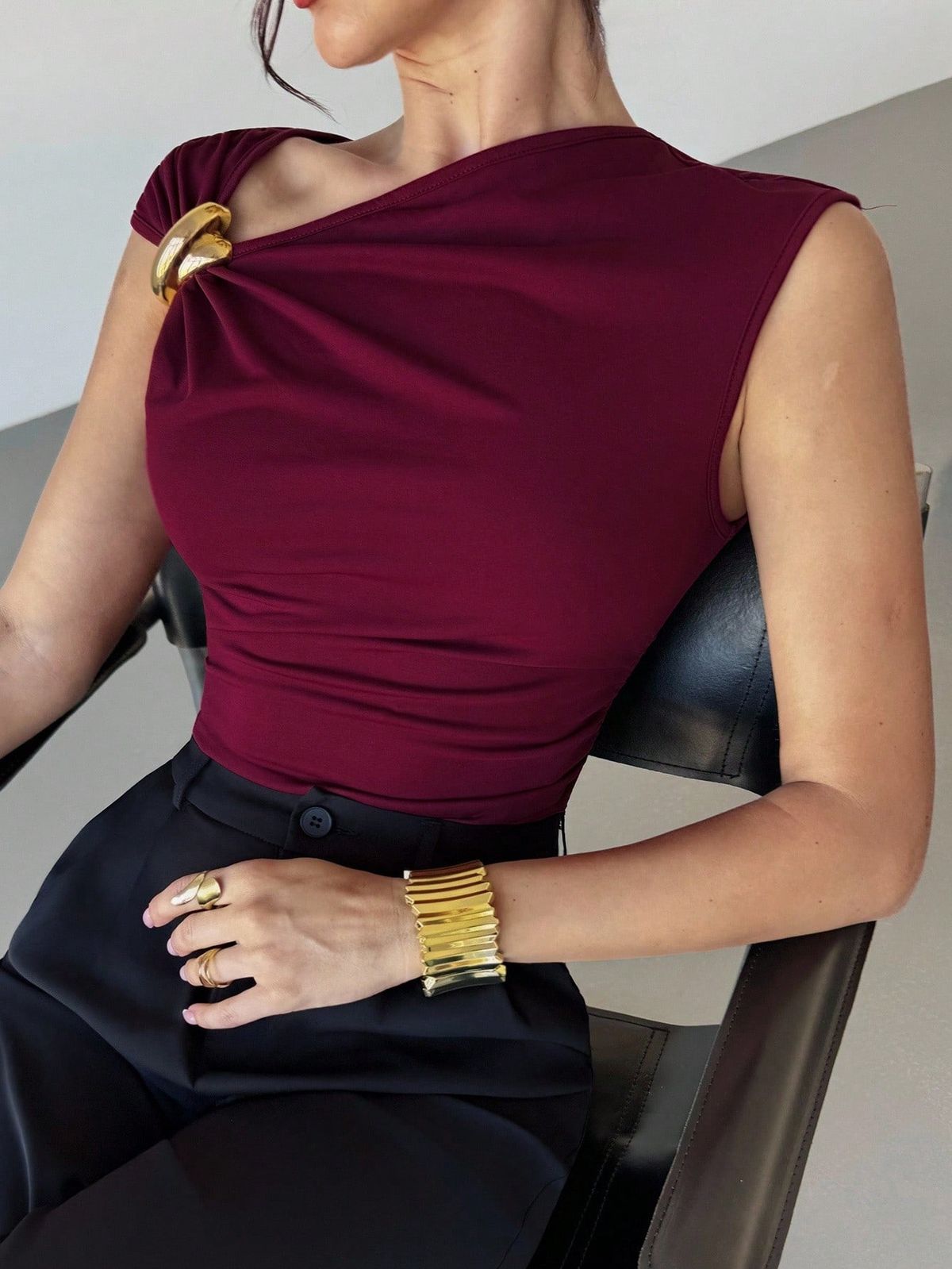 Women’s Sleeveless Tank Top Solid Color Slim Fit Metal Ring Detail Casual Chic Basic Top Summer Fashion Minimalist Vest Shirt_ecoleips.com