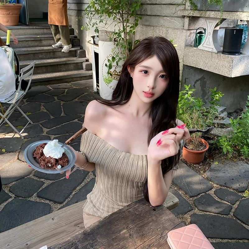 Dongdaemun Korean Off-Shoulder Knit Top Short-Sleeved Women's Apricot Color Flattering Sexy And Alluring Look_ecoleips.com