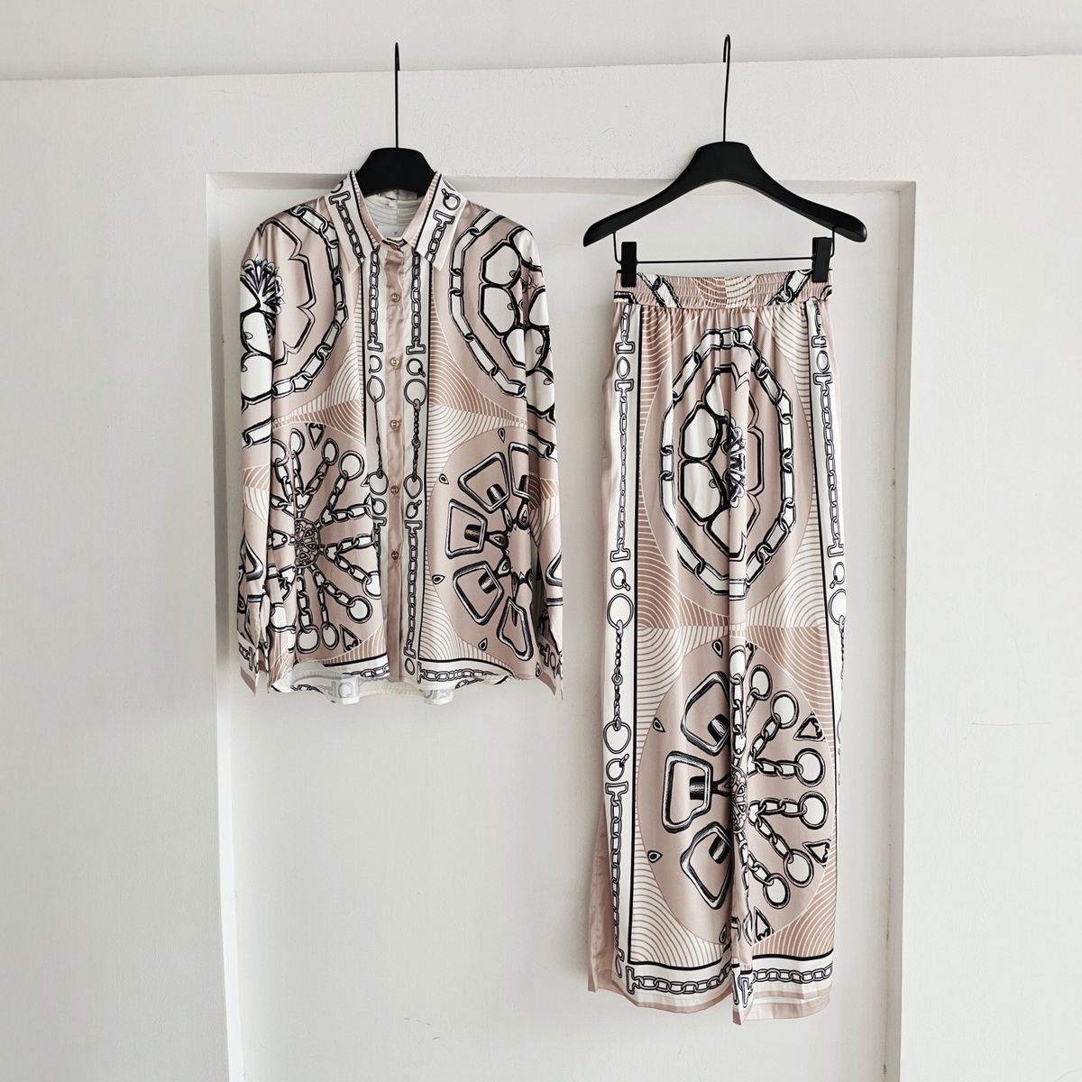French Retro Women's Fashion Two Piece Set Rope Chain Print H Position Light Luxury Chain Style Top And Trousers_ecoleips.com