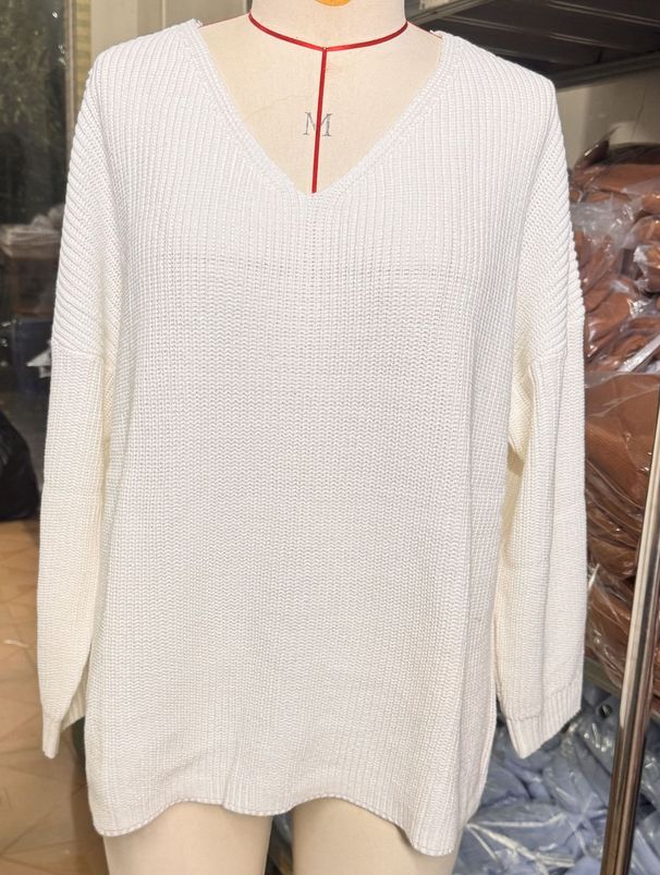 "Women's V-Neck Oversized Sweater - Long Sleeve Loose Knit Pullover In 10 Colors (XS-XXL, White/Apricot/Army Green/Sea Blue)"_ecoleips.com