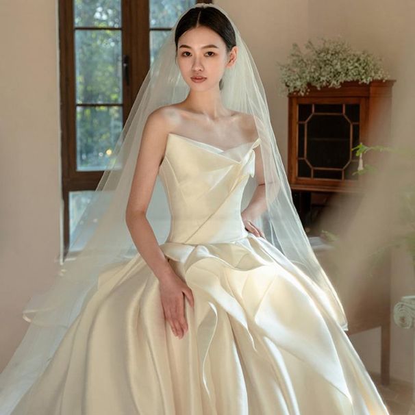 Elegant Satin Wedding Dress – French-Inspired Minimalist Bridal Gown With Detachable Train, Summer-Friendly & Plus-Size Inclusive_ecoleips.com