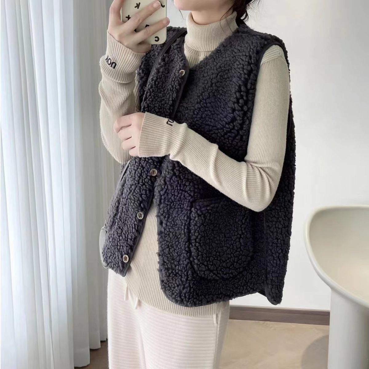 Women's Clothing Short Fleece Vest Winter Warm Faux Shearling Jacket Cozy Plush Sleeveless Coat With Pockets_ecoleips.com