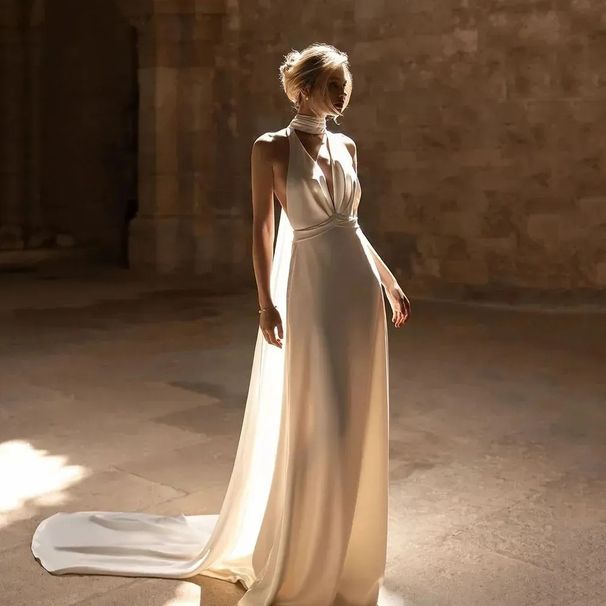 High-End Off-The-Shoulder Evening Gown White Halter Neck Elegant Dress For Banquets And Emcees_ecoleips.com