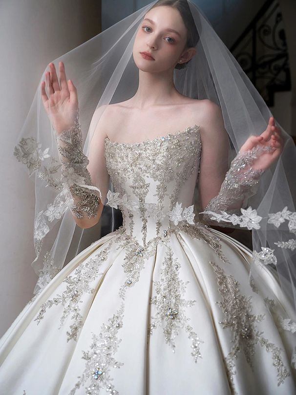 Vintage Satin Strapless Wedding Dress – Elegant A-Line Bridal Gown With Long Train, Lace Detailing & Adjustable Corset Back (XS-XXL)_ecoleips.com