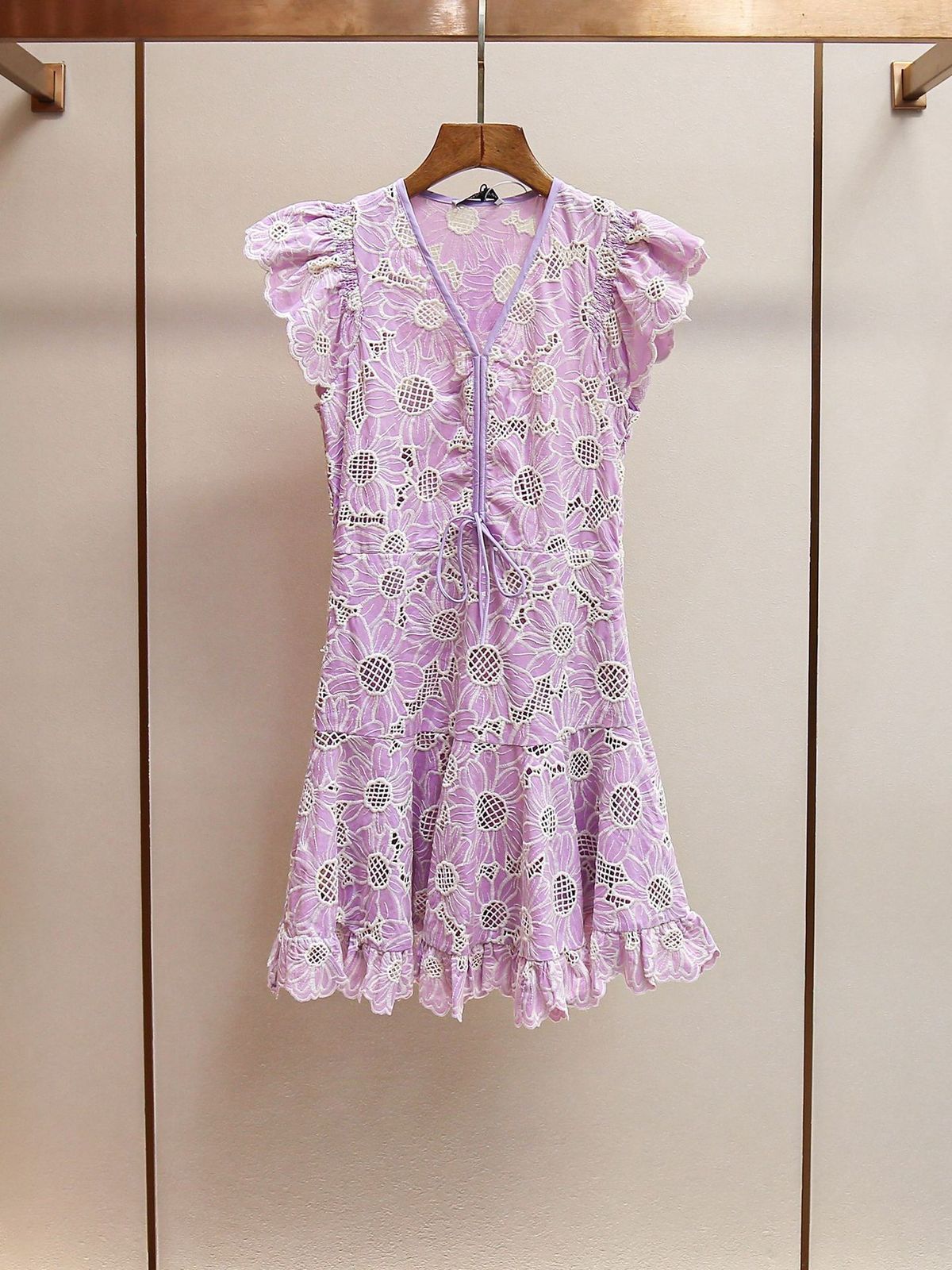 Women's French Lace Daisy Dress - Water Soluble Lace, V-Neck With Flutter Sleeves (Elegant Summer Dress)_ecoleips.com