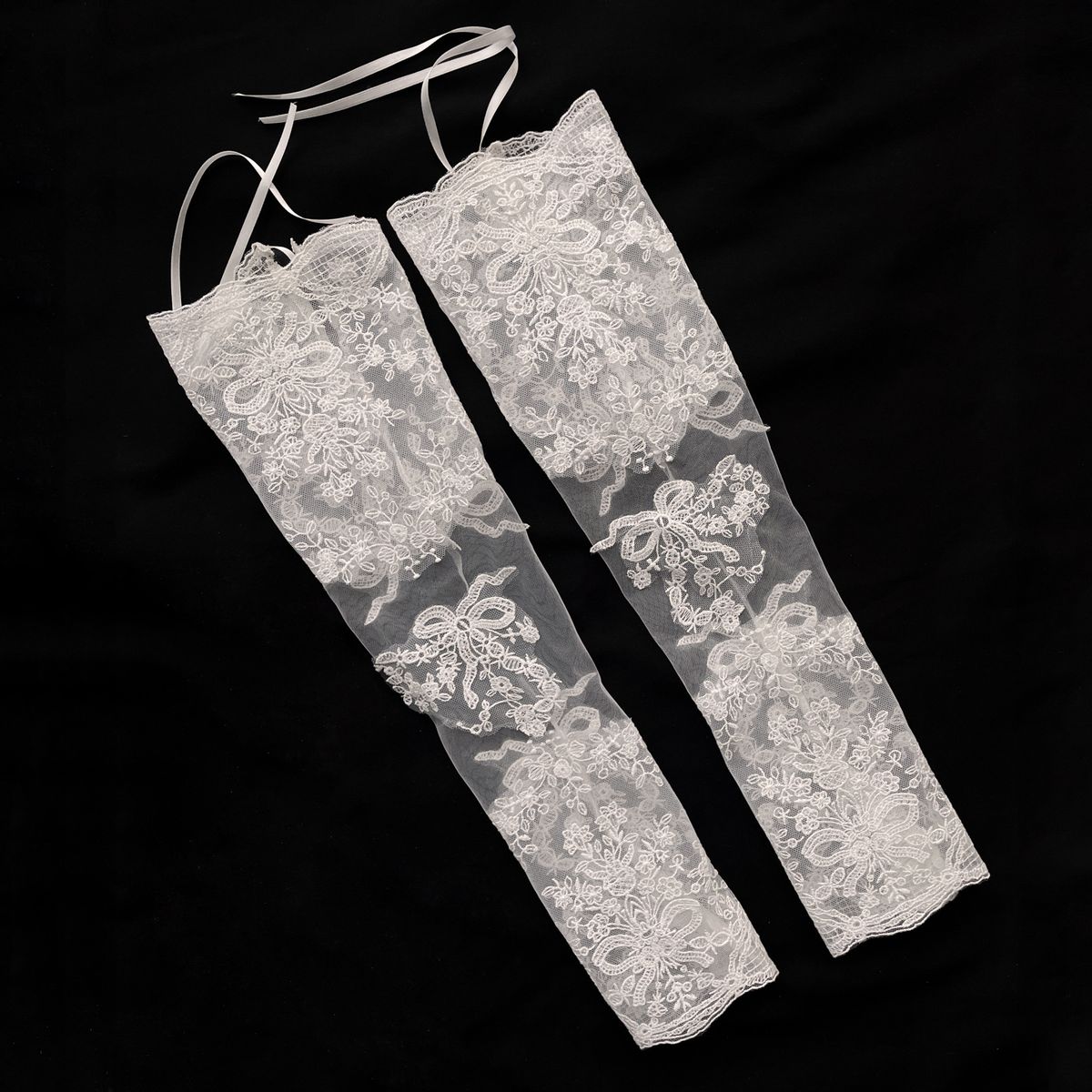Royal Style Long Wedding Gloves Heavy Beaded Ethereal Lace Fingerless Sleeve White Dress Accessories_ecoleips.com