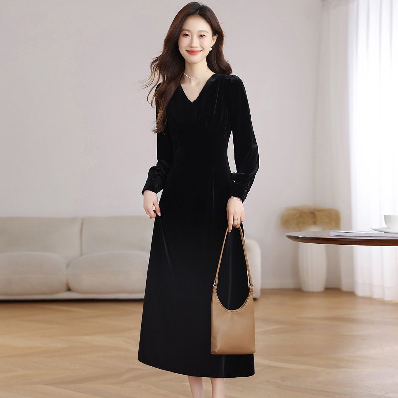 High-End Velvet Dress, Women's French Temperament, V-Neck, Waist Slimming, Slimming Mid-Length Skirt_ecoleips.com
