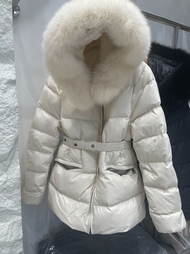 Women's Winter Hooded Short Down Jacket With Fox Fur Trim, 90% White Duck Down, Slim Fit Waist Design, Water-Resistant Nylon_ecoleips.com
