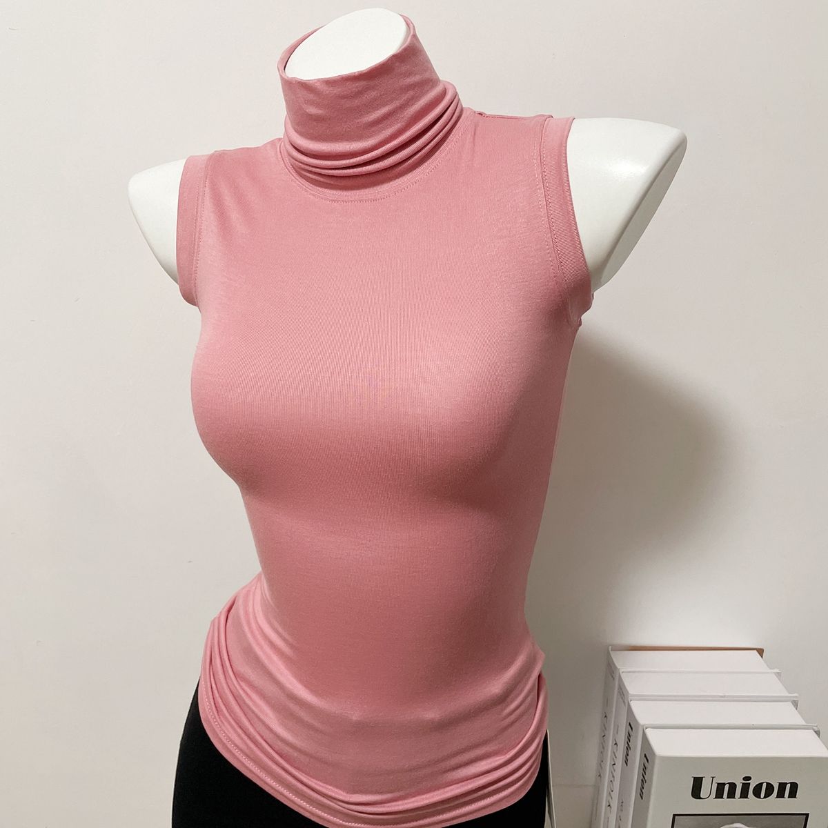 Slim-Fitting Sleeveless Top for Women Chic Solid Color Turtleneck T-Shirt Show off Great Figure_ecoleips.com