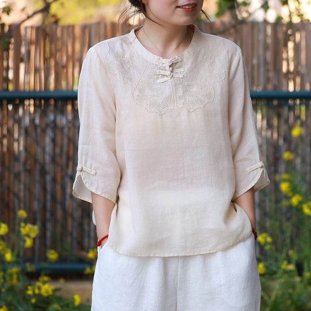 This Fresh, Green-Themed Literary And Artistic Retro-Style Top Features Five-Quarter Sleeves, A Stylish Buttoned Design,_ecoleips.com