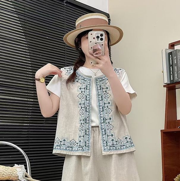 Embroidered 2025 Summer New Style Simple Retro Round Neck Women's Fashionable Cardigan Vest Top_ecoleips.com