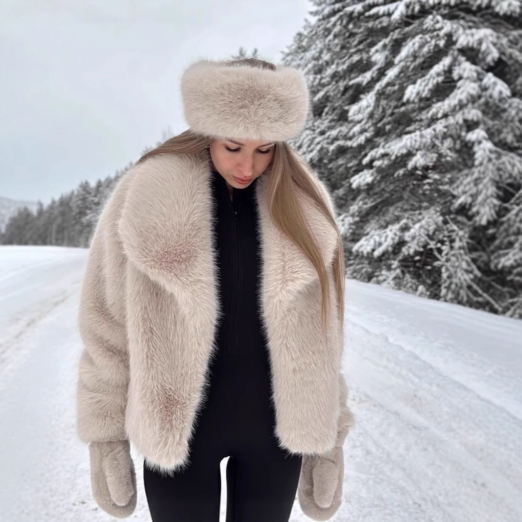 Luxury Faux Fox Fur Coat Women’s Fashion Winter Jacket With Oversized Lapel – Soft & Fluffy Faux Fur Coat, Elegant Commuter Style, Beige_ecoleips.com