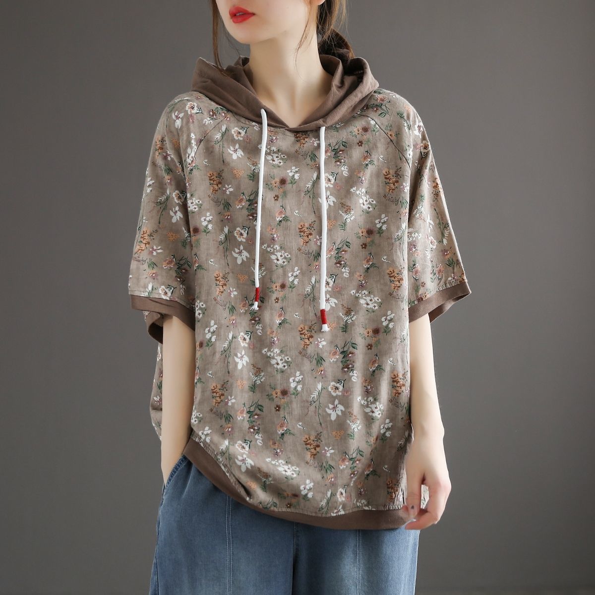 Women's Lightweight, Versatile Floral-Print Short-Sleeved T-Shirt With A Hood And Loose Fit Perfect For Summer. This R_ecoleips.com