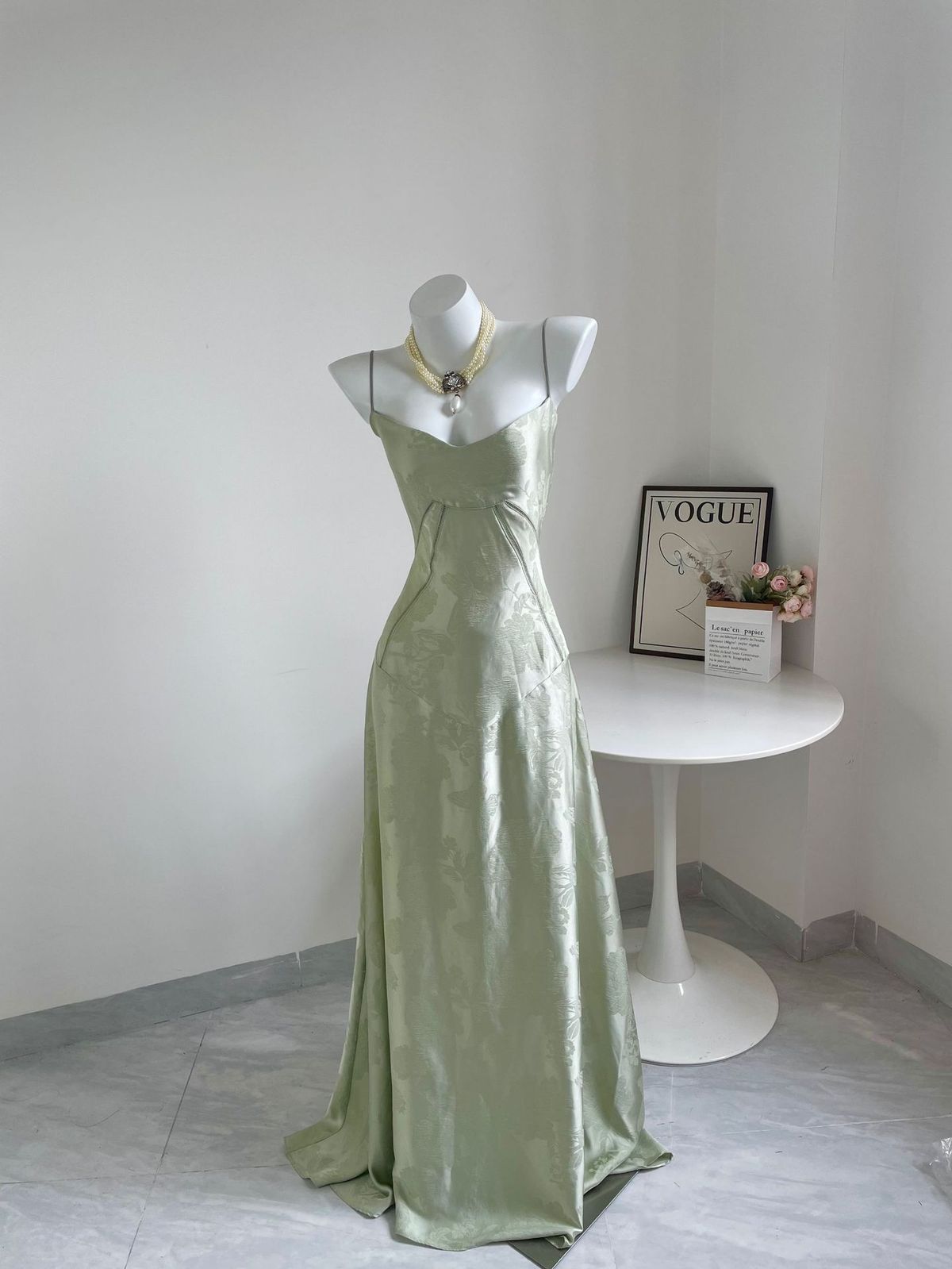 New Cross-border Vintage French Lace Sexy Strap Dress, Long Gown, Elegant Dress For Seaside Vacations_ecoleips.com