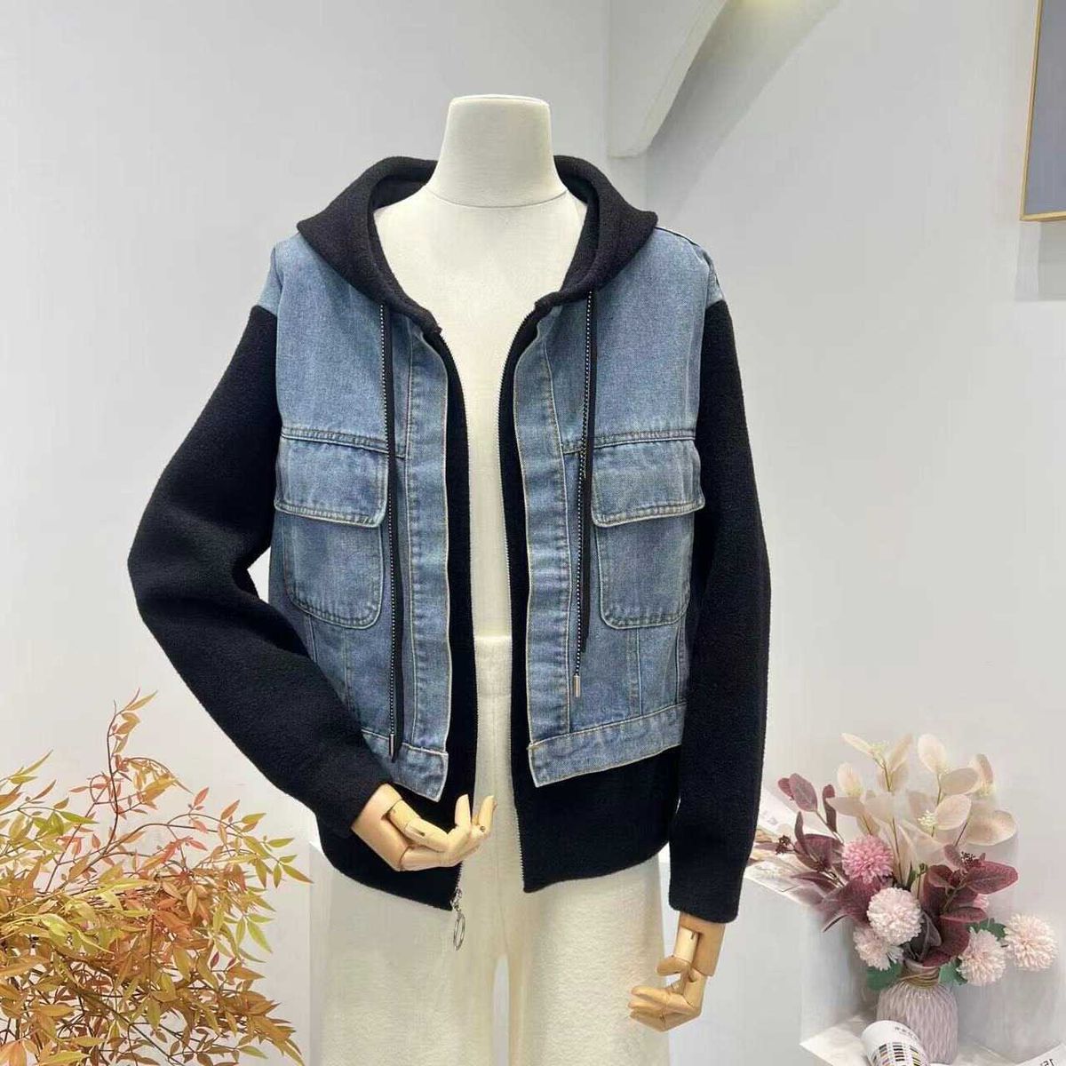 Vintage-Inspired Patchwork Denim Jacket With Hood – Oversized Baseball Silhouette (One Size, Beige/Black Wash)_ecoleips.com