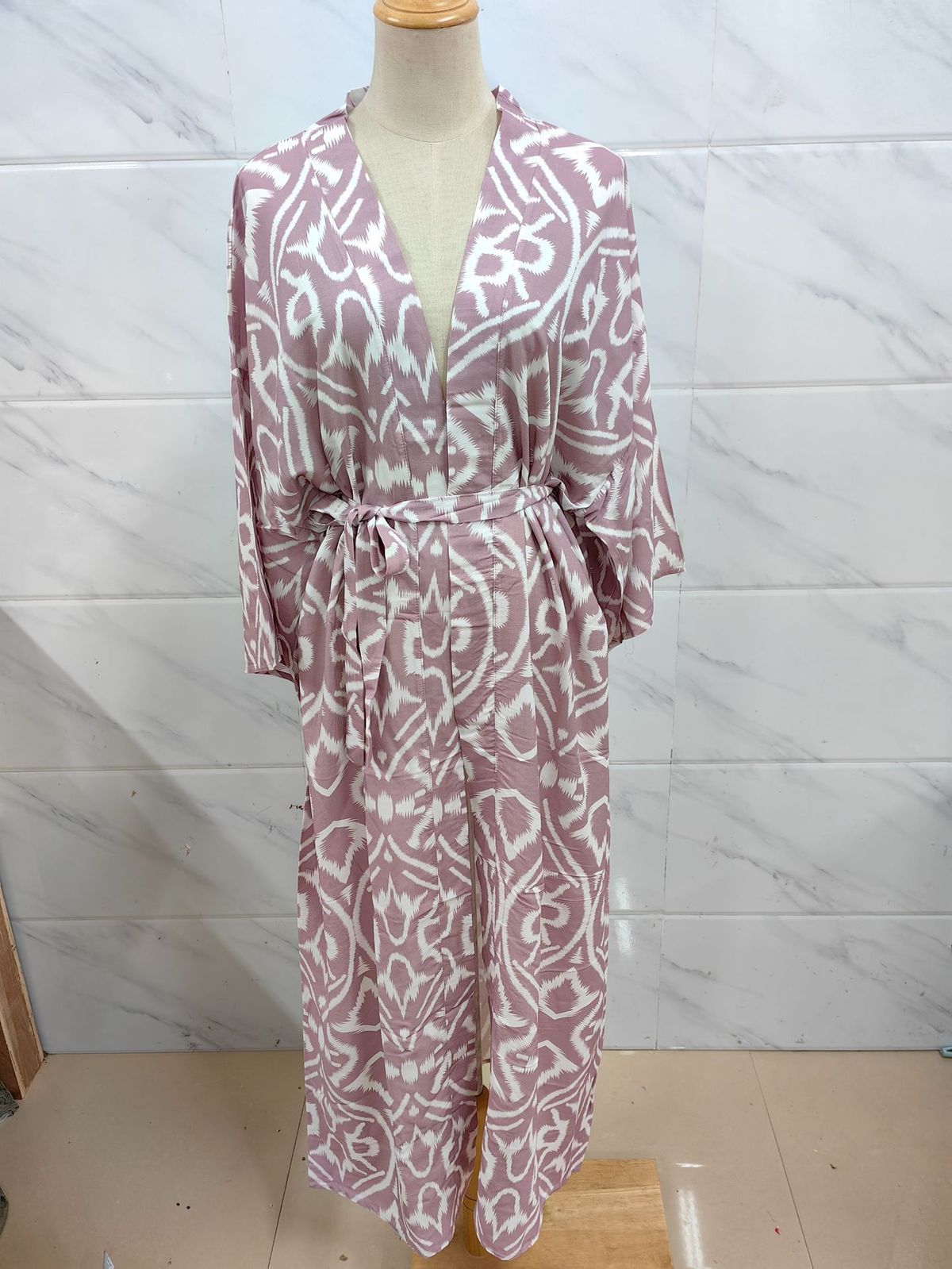 Bohemian Beach Cover-Up – Long Sleeve Flowy Kimono With Allover Print (One Size, Black/Green/Pink/Geometric)_ecoleips.com