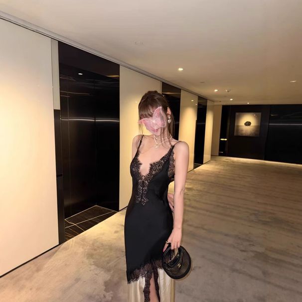 TZ6534 French-style Elegant Lace Spliced V-neck Camisole Dress For Women, Slim-fit And Figure-flattering With A Slit_ecoleips.com