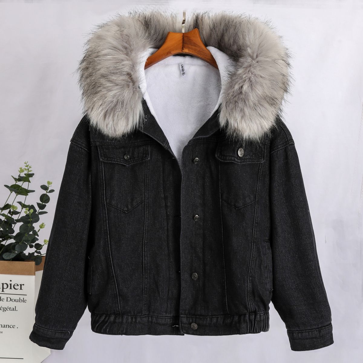 Winter Sherpa-Lined Denim Jacket For Women – Cozy Fleece Collar, Oversized Cropped Style, Warm & Stylish Outerwear (XS-2XL)_ecoleips.com