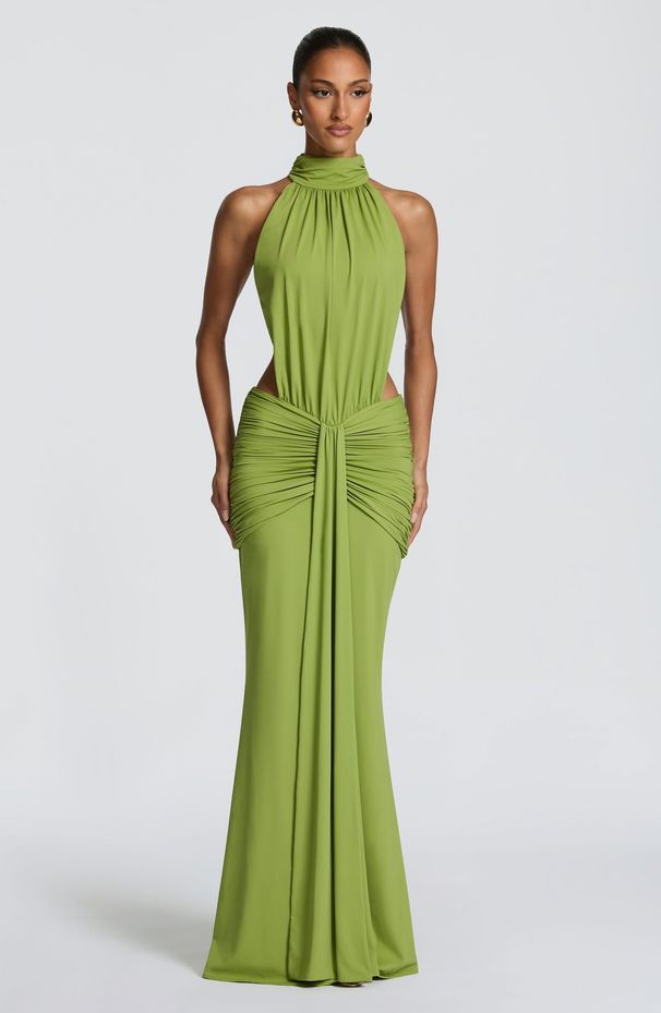 Elegant High Neck Halter Gown With Back Cut-Out And Fishtail Hem For Evening Parties Confident Comfort For Extended Wear_ecoleips.com