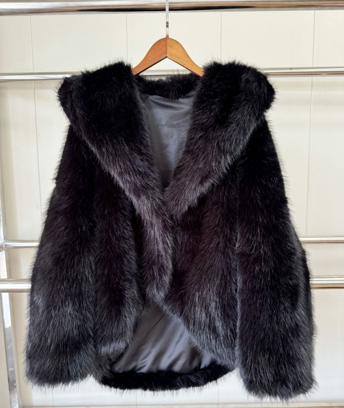 K New Explosion Street Eco Friendly Fur Imitation Fox Fur Hooded Coat For Women's High End Fury Warm Coat_ecoleips.com