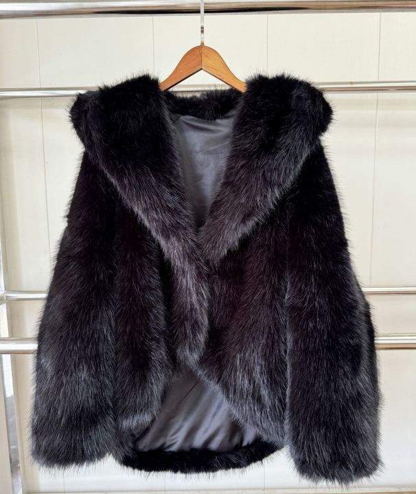 K New Explosion Street Eco Friendly Fur Imitation Fox Fur Hooded Coat For Women's High End Fury Warm Coat_ecoleips.com