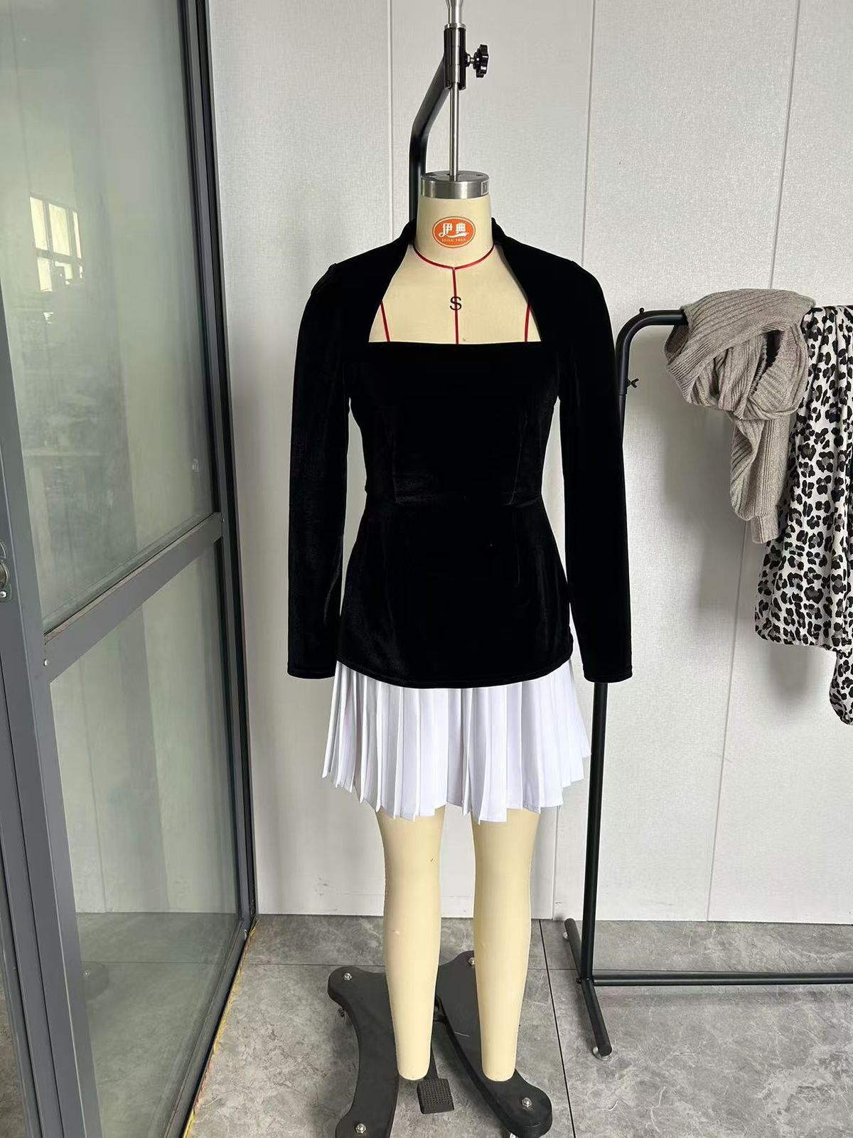 Women's Long Sleeved Color Blocked Pleated Hem Mini Skirt Dress Fashionable Unique Style For Dates_ecoleips.com