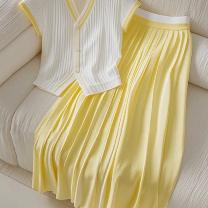 Women's Clothing Fashionable And Age Reducing Fashion White V Neck Short Sleeved Skirt Suit_ecoleips.com
