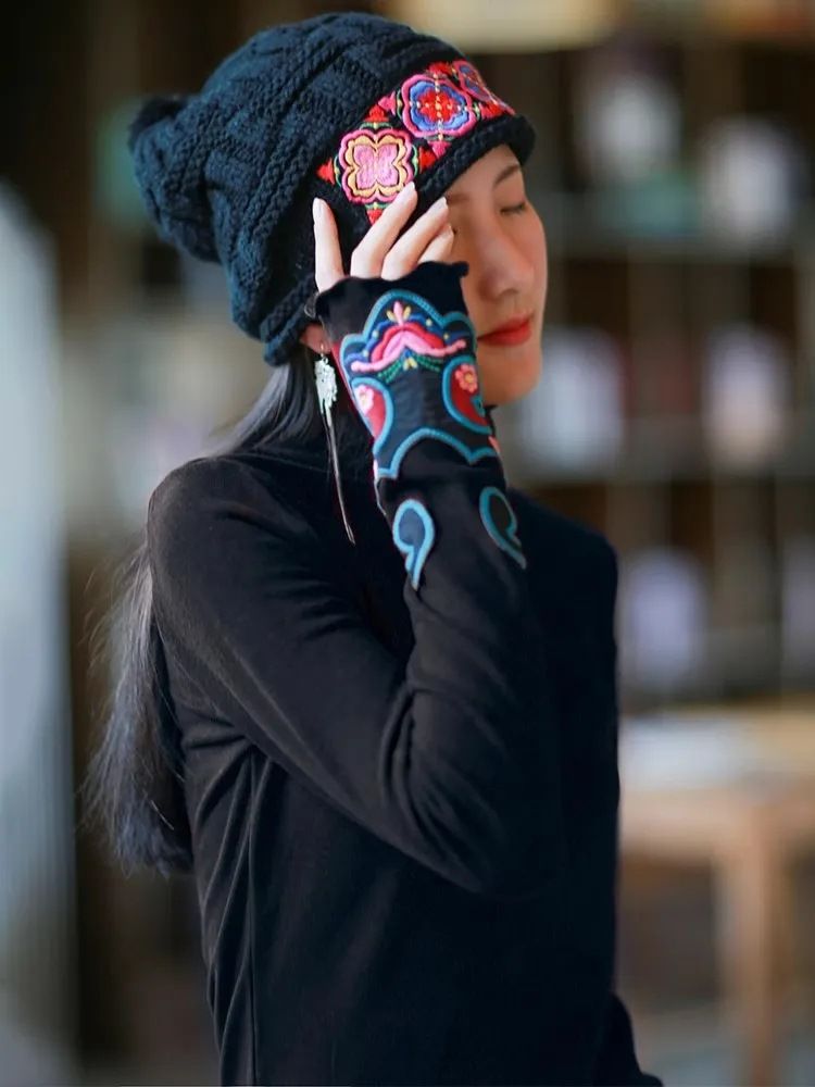 Large-Size, Ethnic-Style Embroidered Winter Garment With Double-Sided Wool Fabric For Warmth; Features A High Collar, Lo_ecoleips.com
