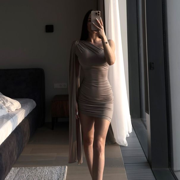 Summer Solid Color One Shoulder Bodycon Dress for Women European American Style Ruched Ribbon Slim Fit Elegant Wholesale 2025_ecoleips.com