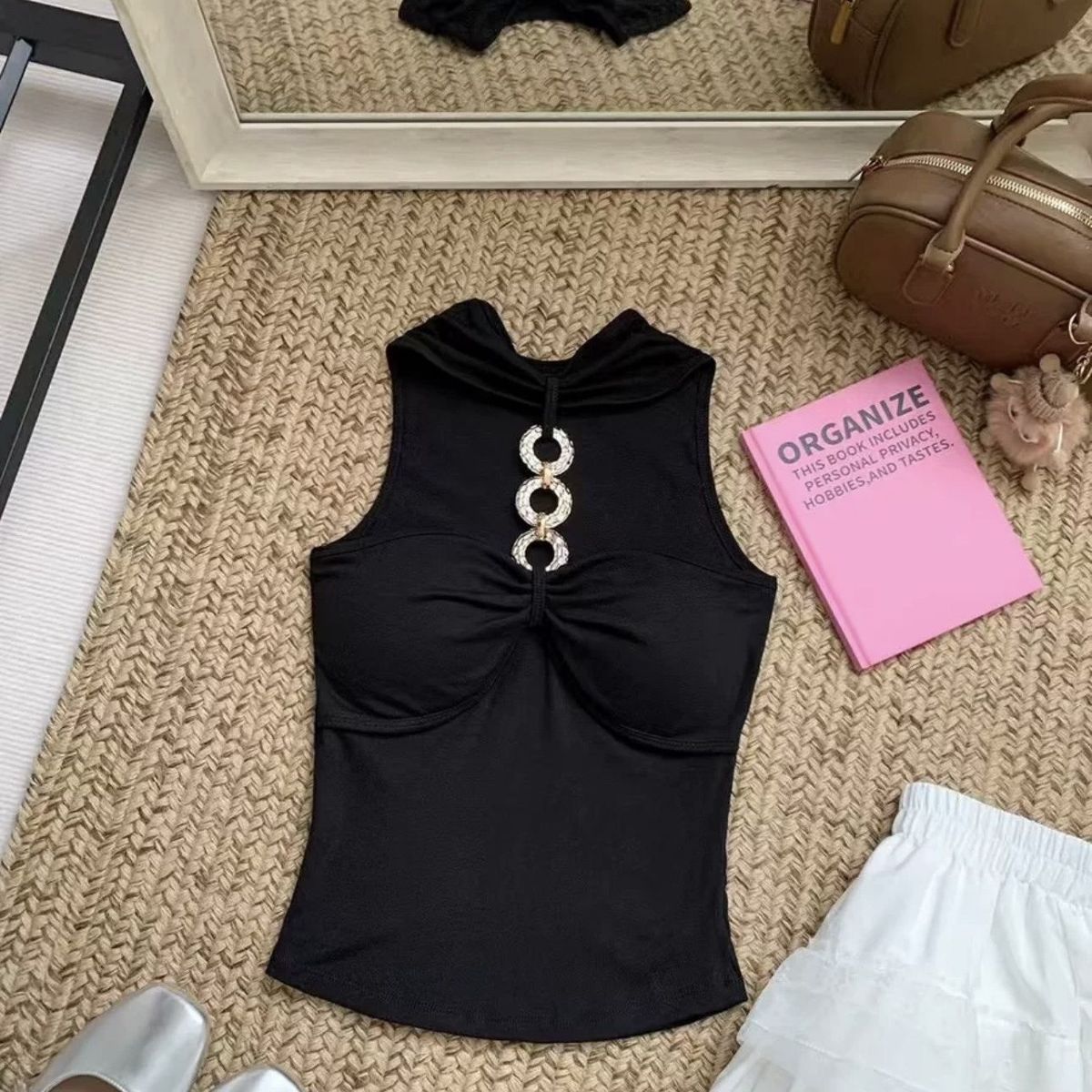 French-style Elegant Hollow-out Chain Halter Neck Camisole For Women With Chest Pads, Slim-fit, Off-shoulder, Sleeveless_ecoleips.com