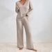 New Autumn/Winter Trend: Knit-Trimmed Long-Sleeve V-Neck Sweater With Loose-Fitting Casual Design_ecoleips.com