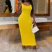 Summer Fashion: Low-Cut, Fitted, Strapless Dress With A Cinched Waistline_ecoleips.com