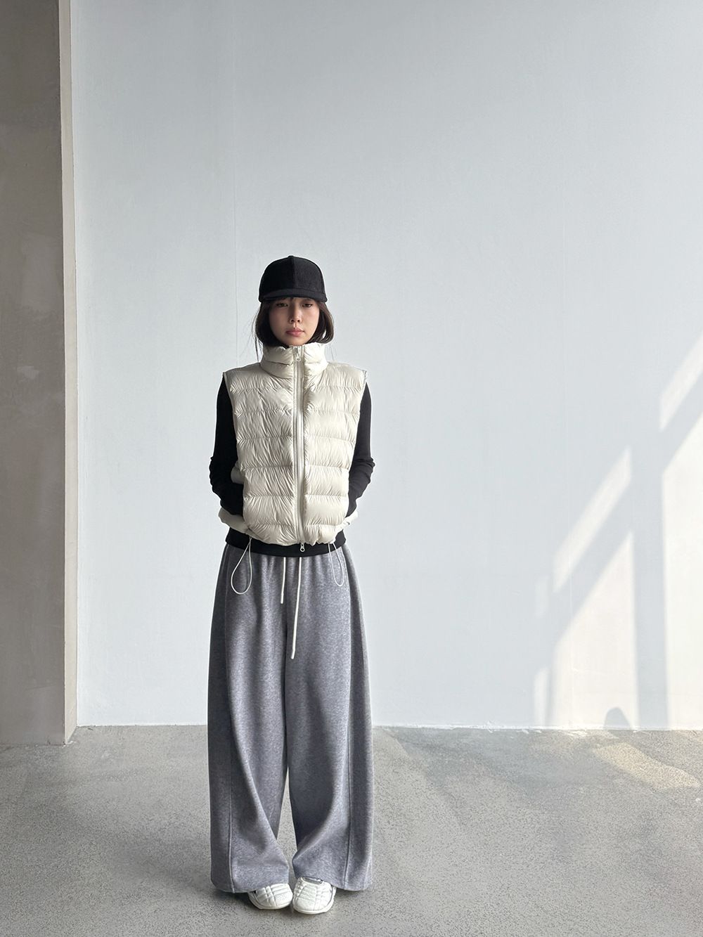 girl Girl Wang Qizhi 90% White Duck Stand Collar Drawstring Sleeveless For Women Winter Ribbed Down Jacket Vest WQ038_ecoleips.com
